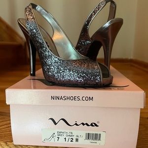 NINA GREY GLITTER SHOES. SIZE 7 1/2